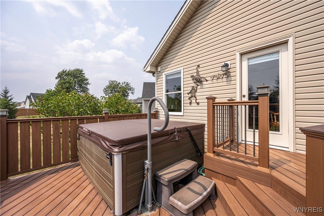 Exterior, Hot Tub