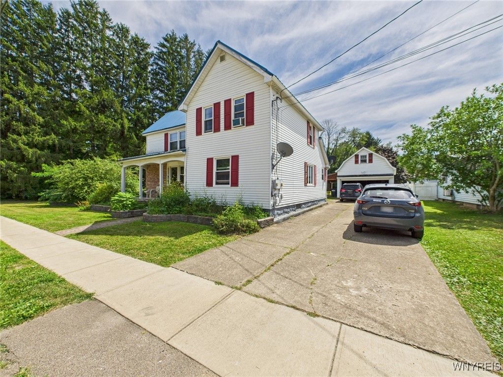 Exterior, Facade, Farmhouse