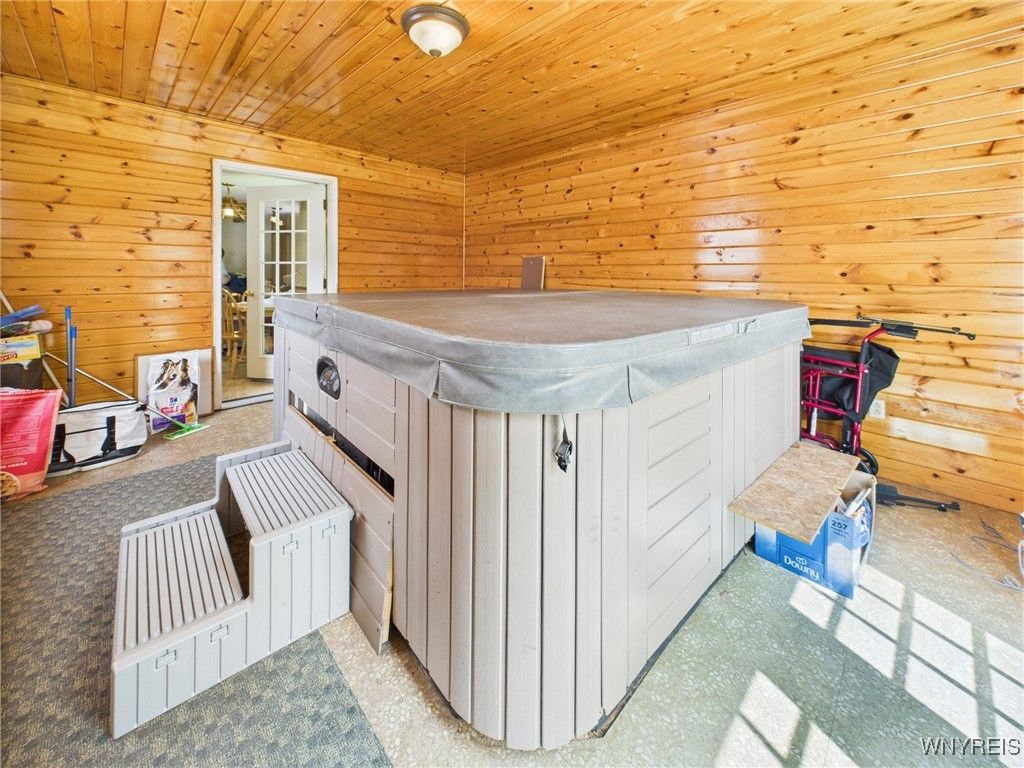 Hot Tub, Interior, Wooden Ceilings, Wooden Walls