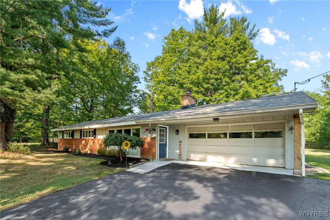 Attached, Exterior, Facade, Brick Facade, Ranch