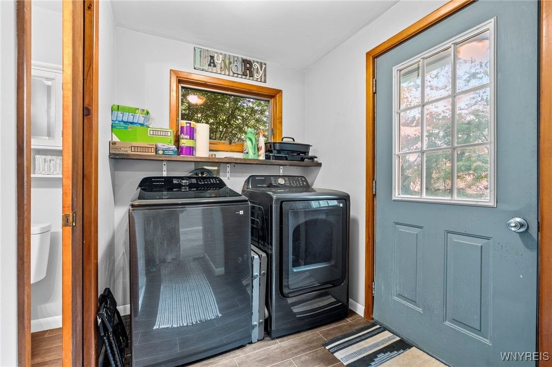Interior, Washer, Wood Texture Flooring