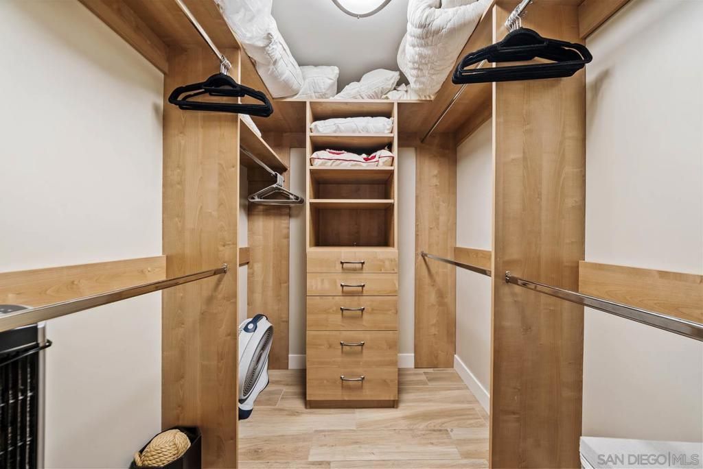 Interior, Walk-in Closets, Wood Texture Flooring
