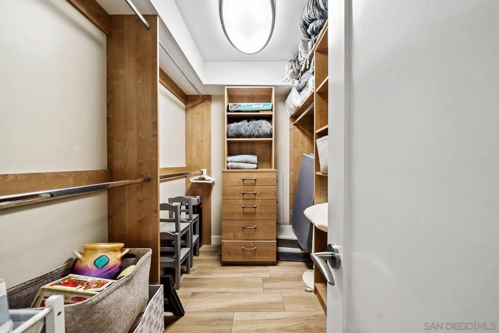 Interior, Walk-in Closets, Wood Texture Flooring
