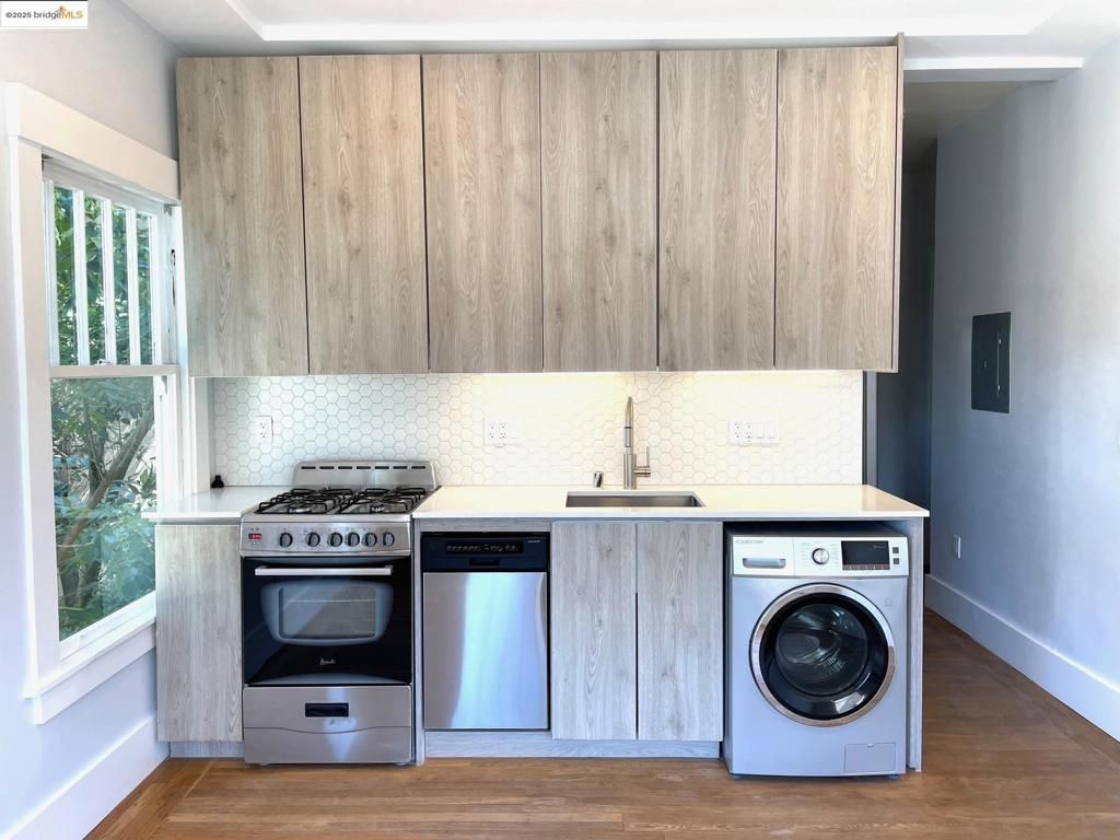 Interior, Kitchen, Stainless Steel Appliances, Washer, Wood Texture Flooring