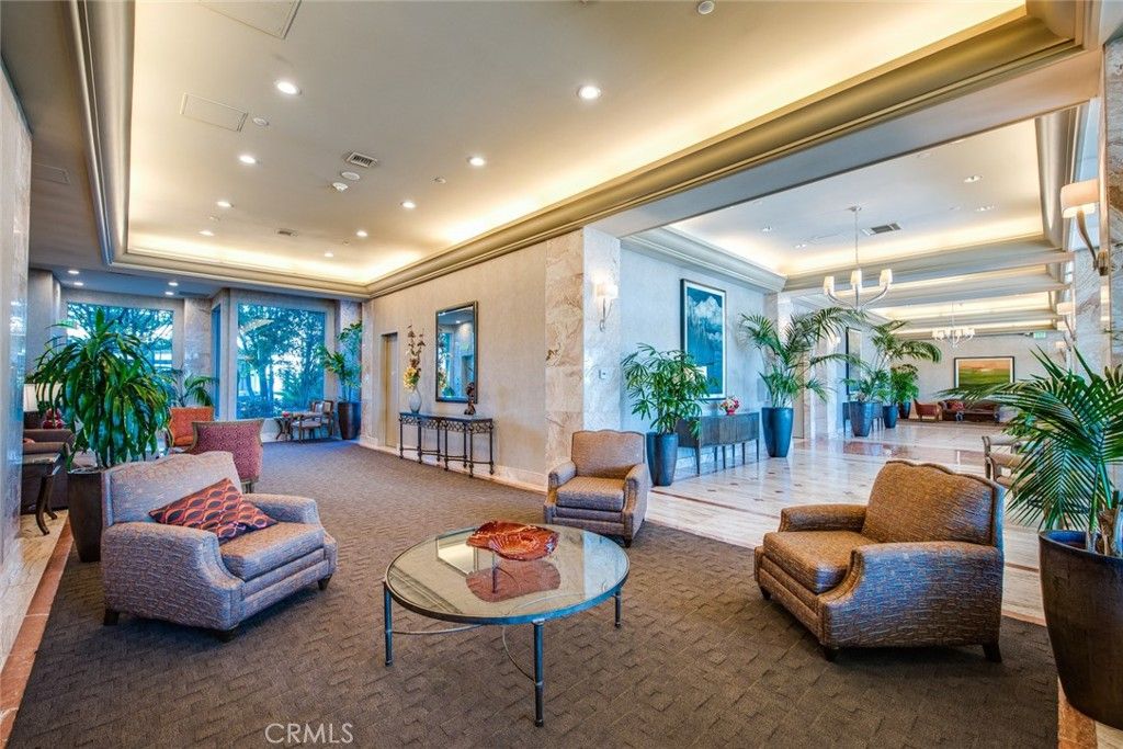 Interior, Living room, Pendant Lights, Recessed Lighting