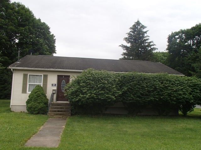 Exterior, Facade, Brick Facade, Cape Cod