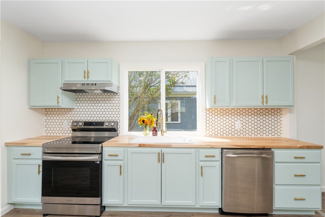 Interior, Kitchen, Stainless Steel Appliances, Wood Texture Flooring