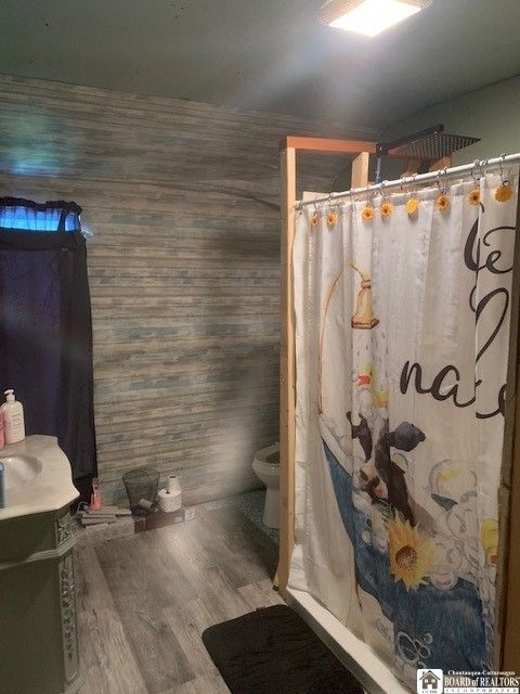 Bathroom, Interior, Recessed Lighting, Wood Texture Flooring