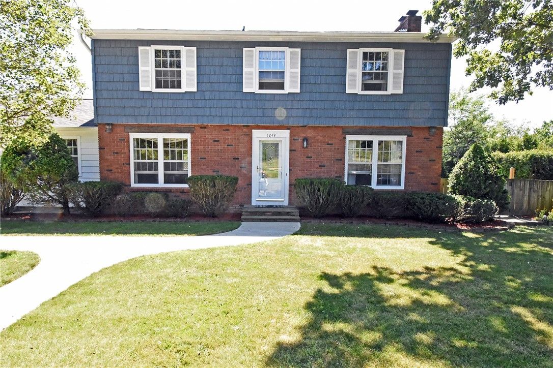 Exterior, Facade, Brick Facade, Georgian