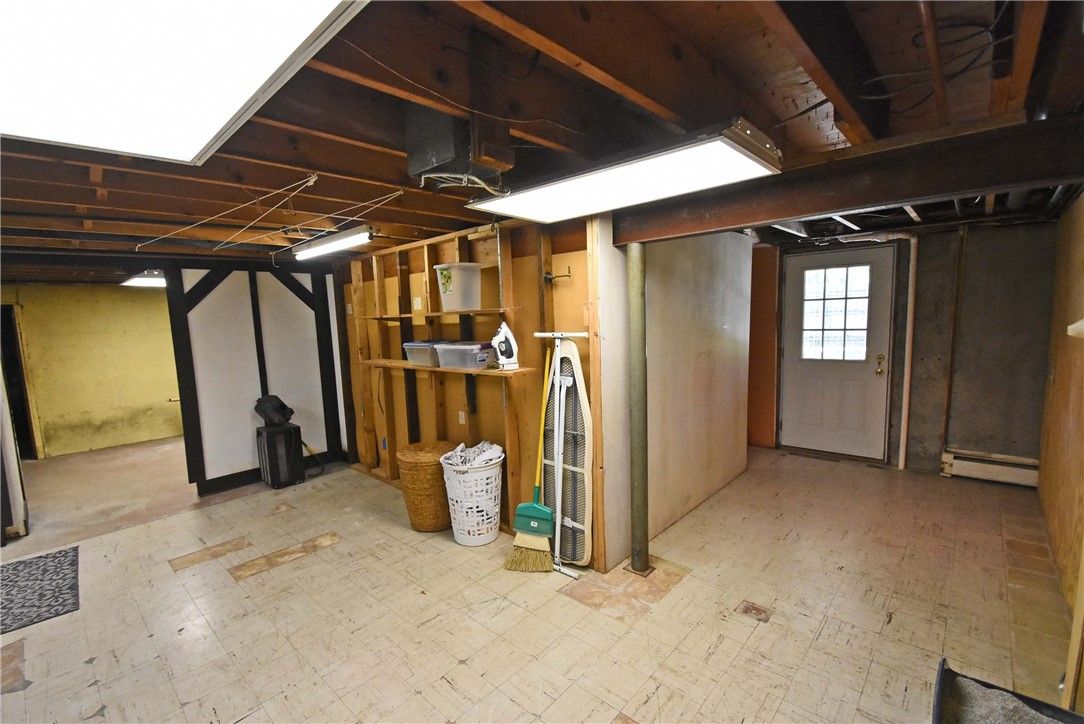 Interior, Washer, Wooden Beams