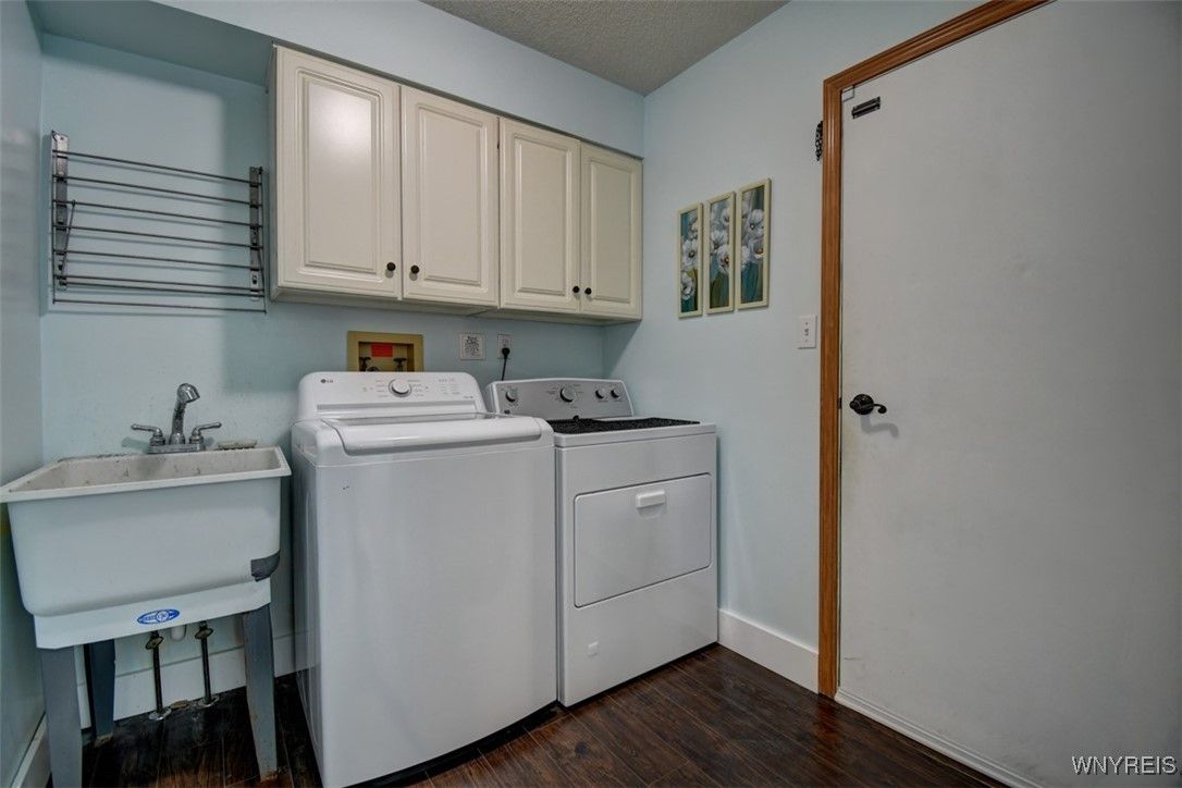 Interior, Washer, Wood Texture Flooring