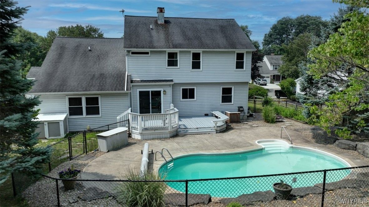Exterior, Pool