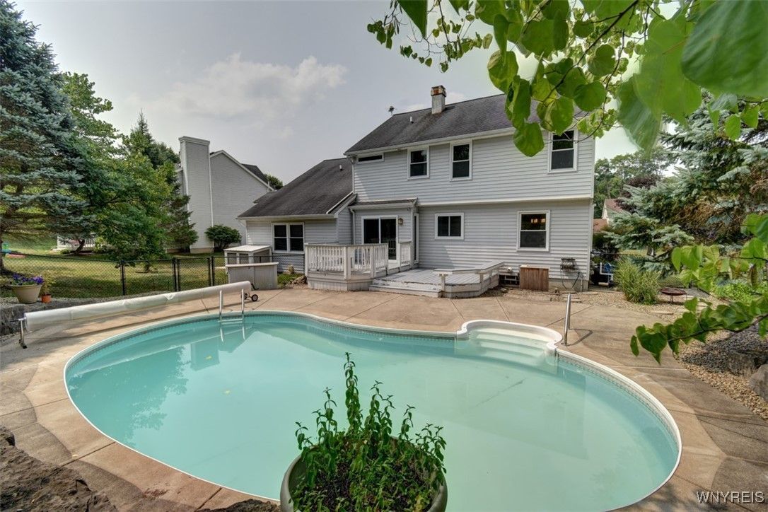Exterior, Pool