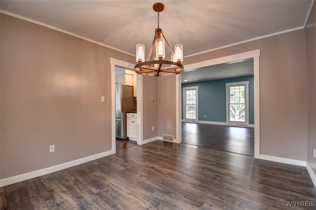 Empty room, Interior, Pendant Lights, Wood Texture Flooring