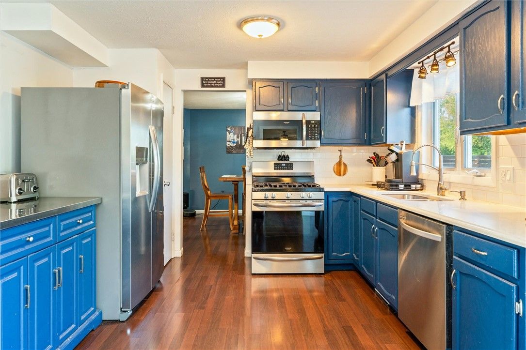 Dining room, Interior, Kitchen, Stainless Steel Appliances, Wood Texture Flooring