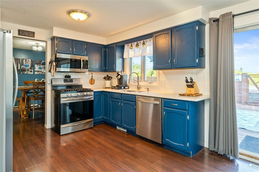 Interior, Kitchen, Stainless Steel Appliances, Wood Texture Flooring
