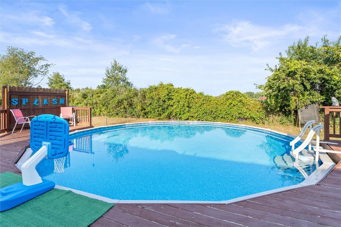 Exterior, Playground, Pool