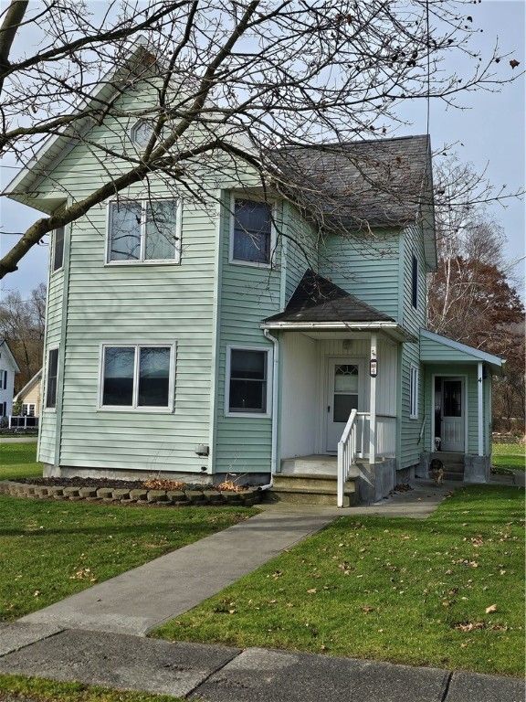 Exterior, Facade, Queen Anne Victorian