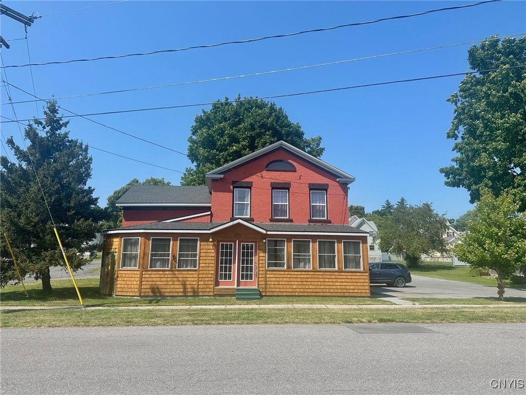 Exterior, Facade, Queen Anne Victorian