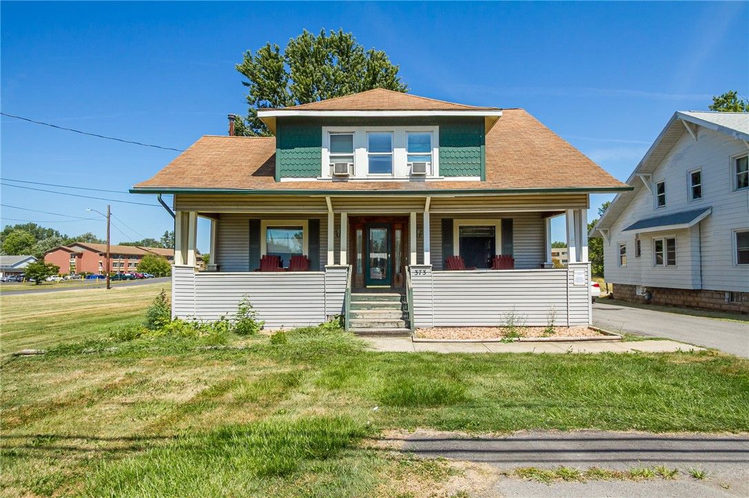 Exterior, Facade, American Foursquare