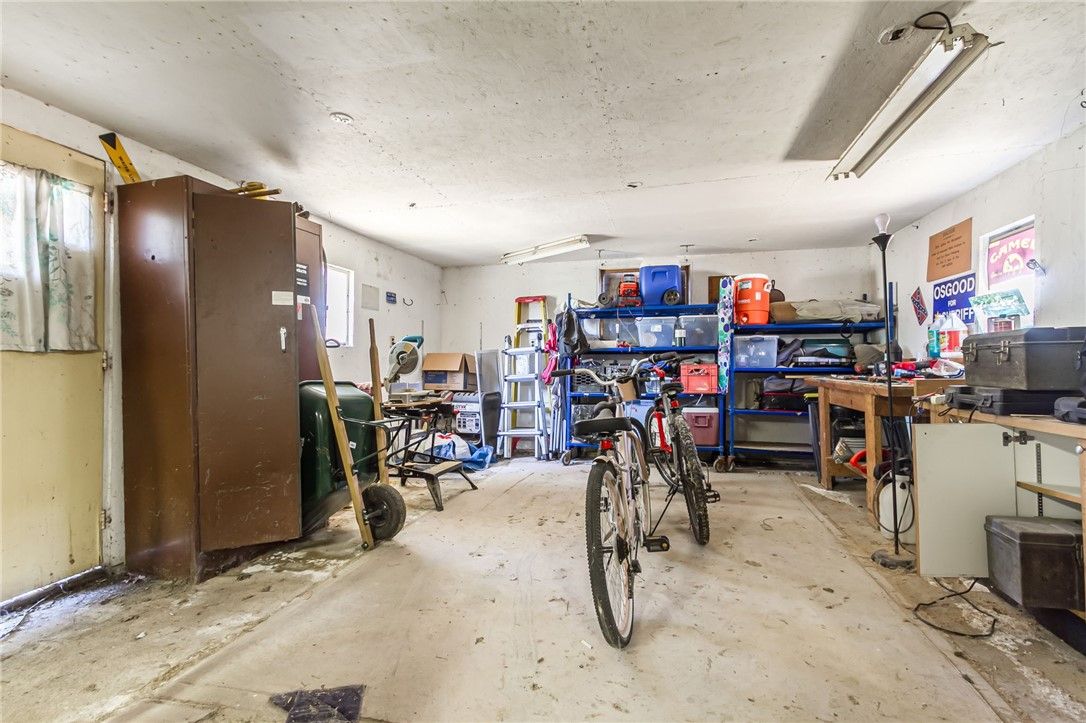 Garage, Interior
