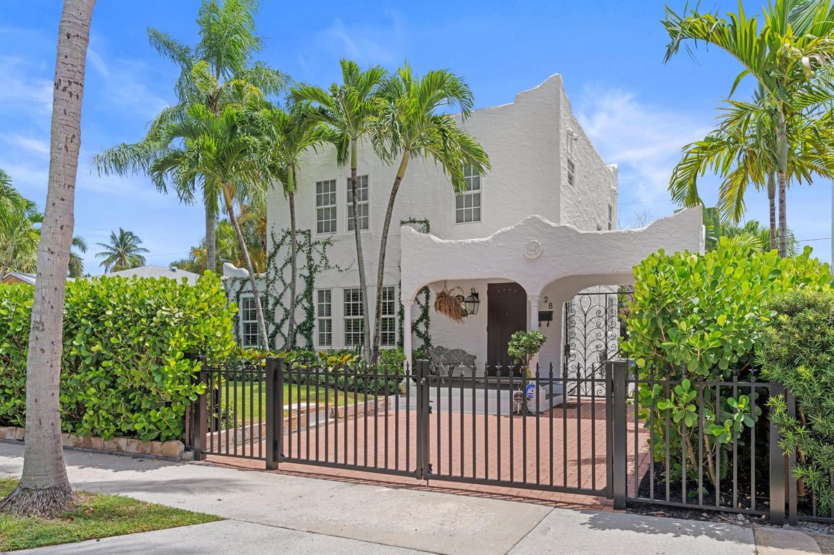 Exterior, Facade, Spanish Mediterranean