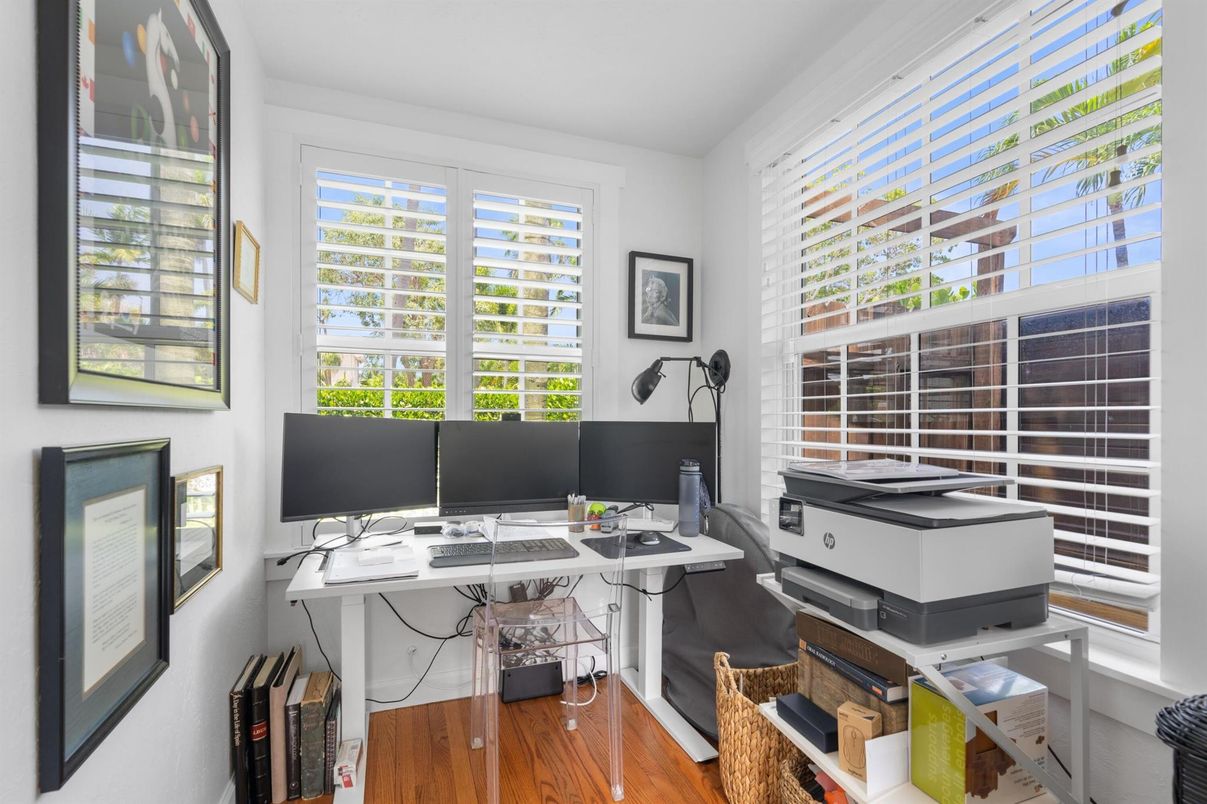 Home Office, Interior