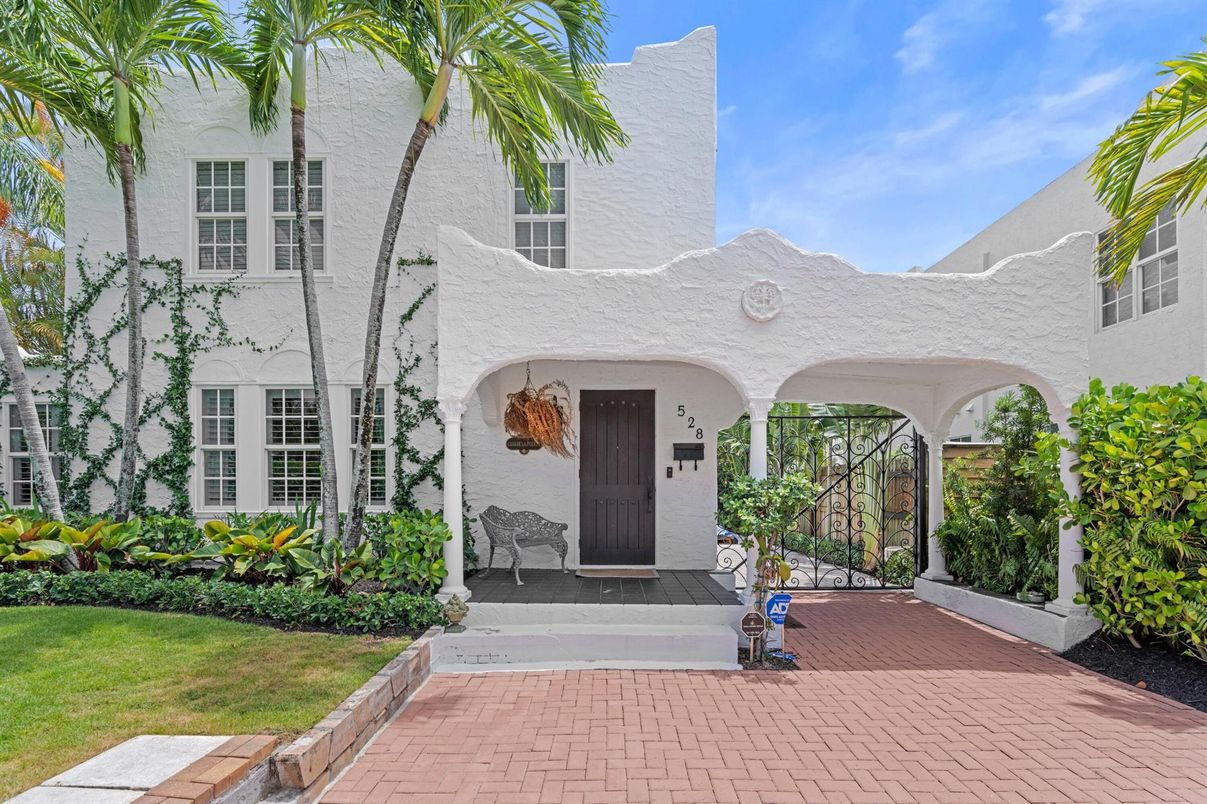 Exterior, Facade, Spanish Mediterranean