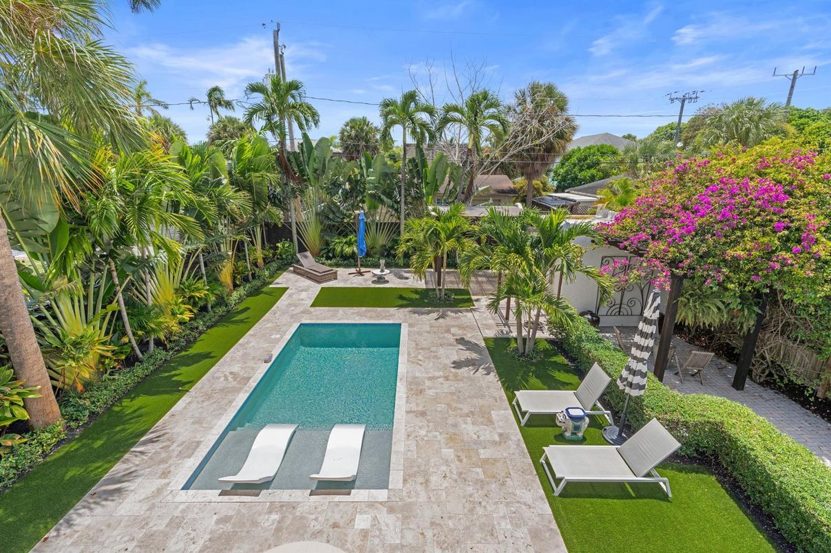 Exterior, Pool