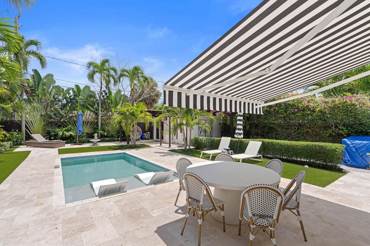 Exterior, Pool