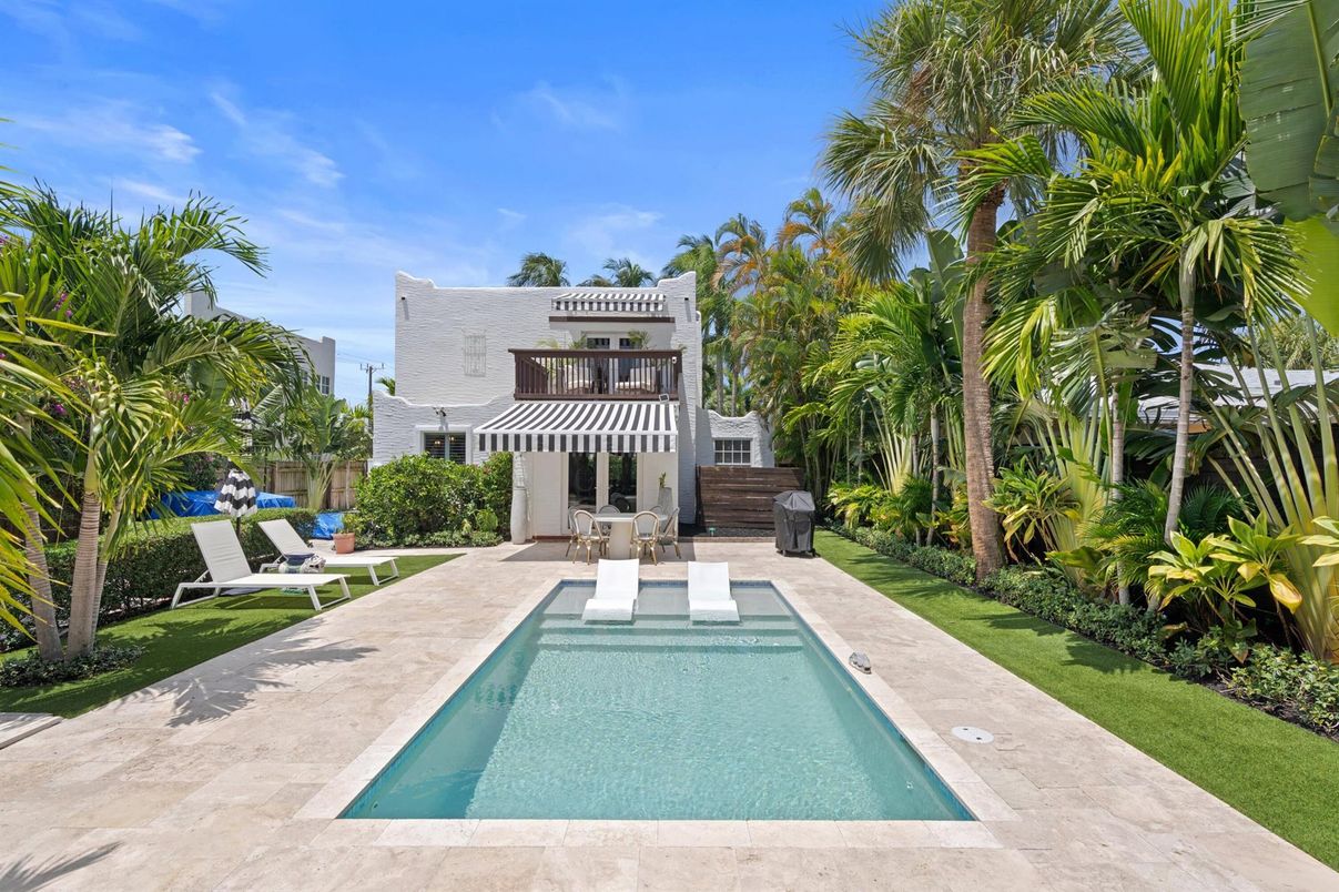 Exterior, Pool