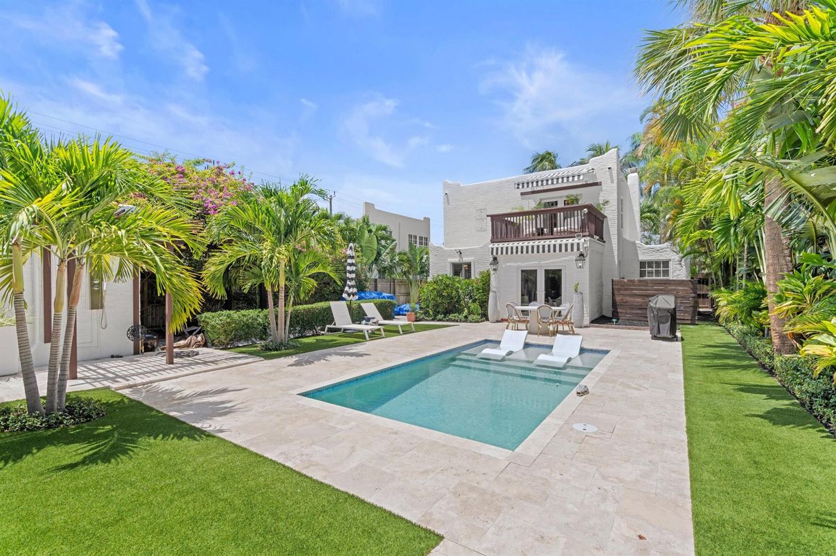 Exterior, Pool