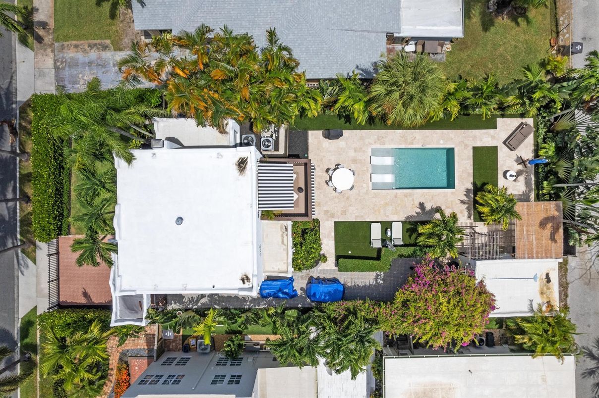 Exterior, Drone