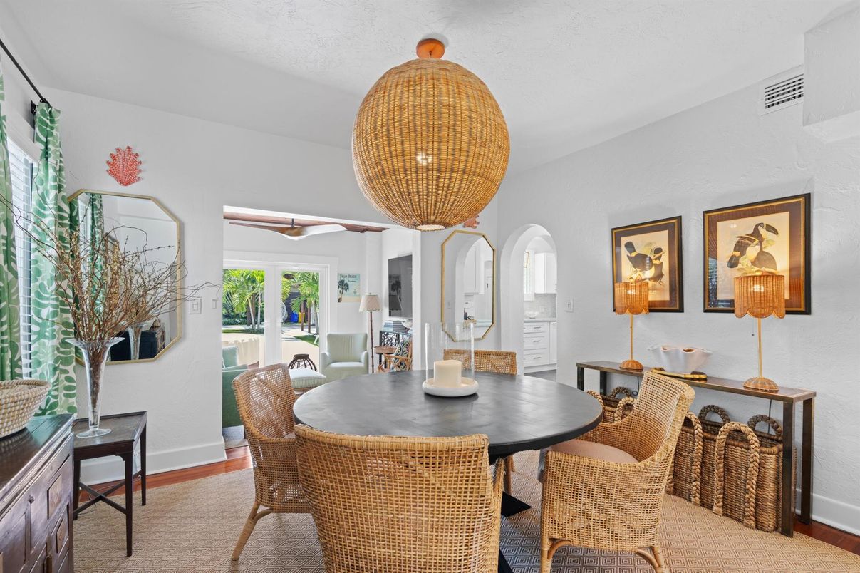 Dining room, Interior