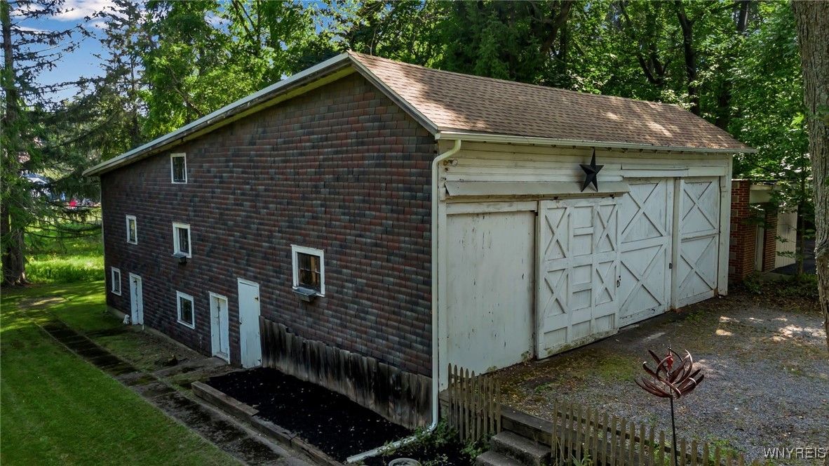 Detached Garage, Exterior