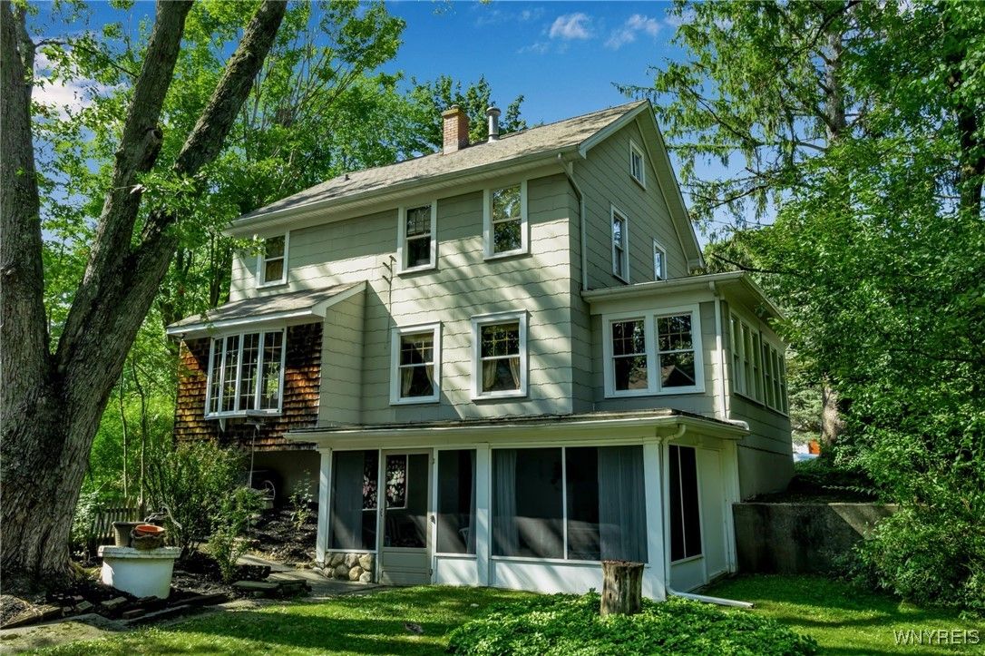 Exterior, Facade, American Foursquare