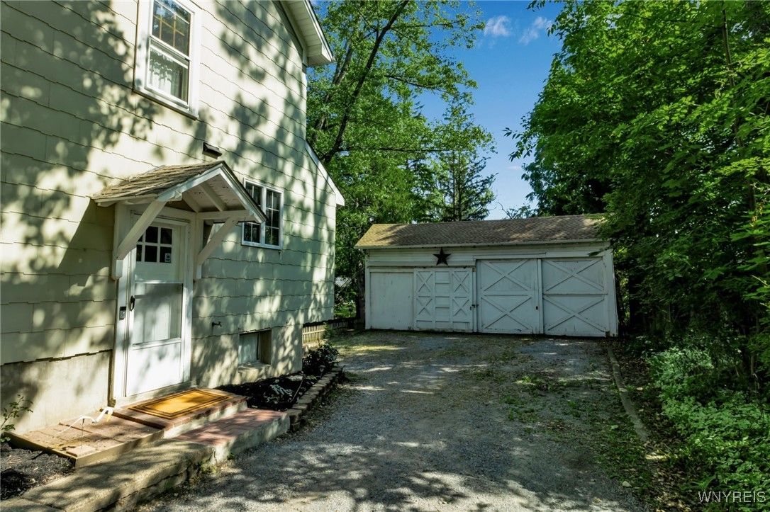 Detached Garage, Exterior