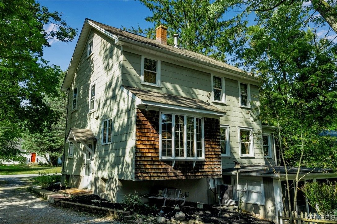 Exterior, Facade, American Foursquare