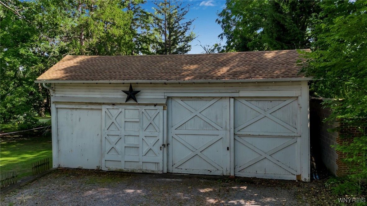 Detached Garage, Exterior