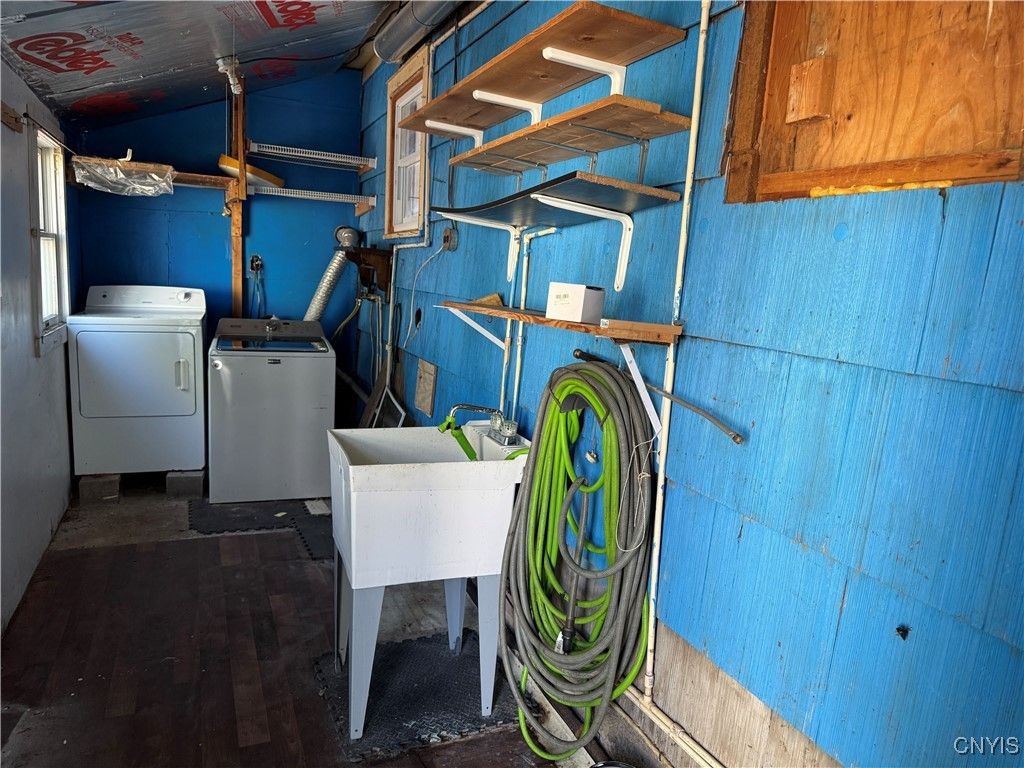 Interior, Washer, Wood Texture Flooring
