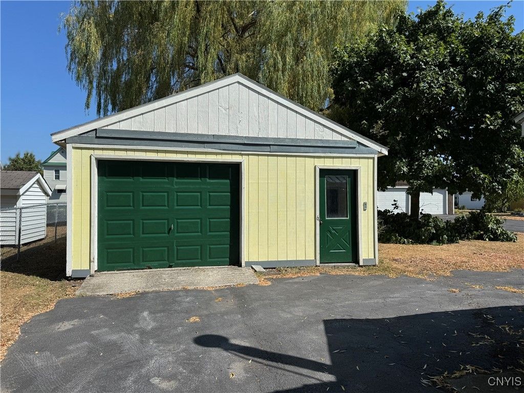 Detached Garage, Exterior