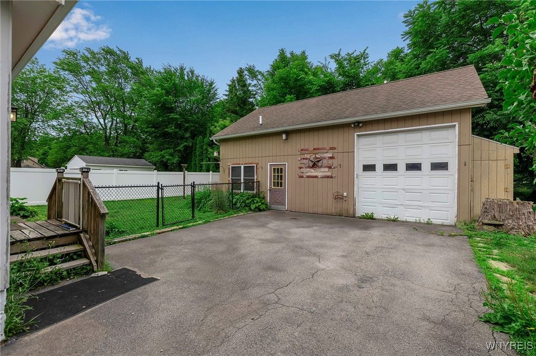 Detached Garage, Exterior