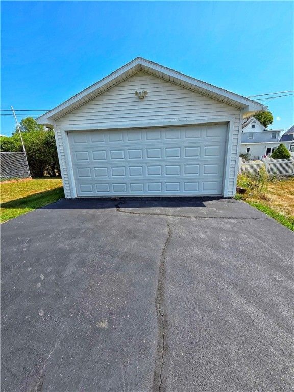 Detached Garage, Exterior