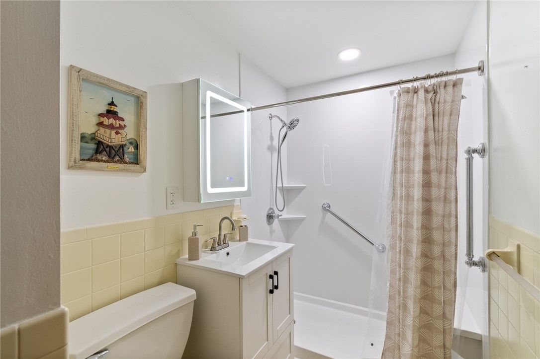Bathroom, Interior, Recessed Lighting
