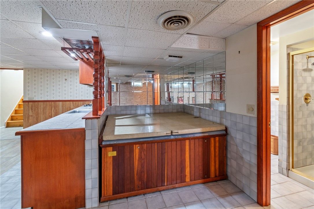 Hot Tub, Interior