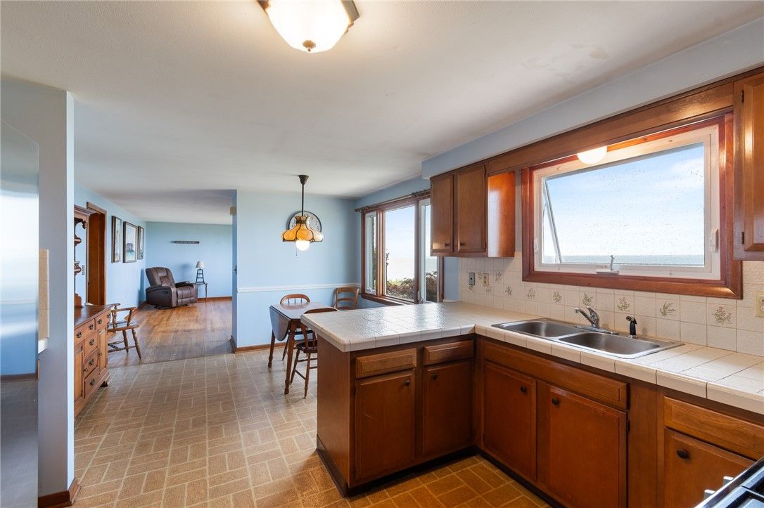Dining room, Interior, Kitchen, Pendant Lights, Tile Countertops