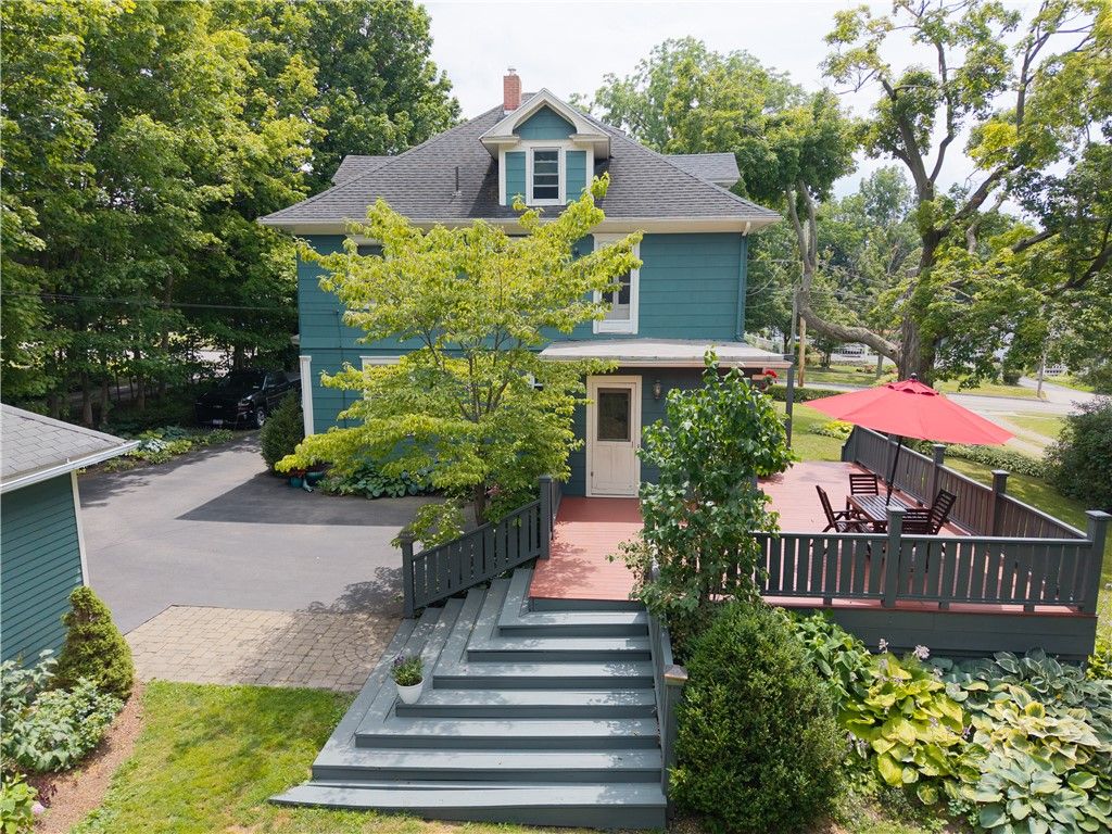 Backyard, Exterior, Facade, Queen Anne Victorian