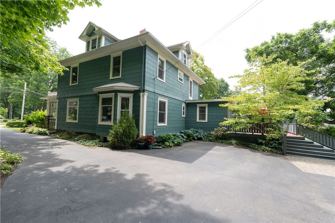 Exterior, Facade, American Foursquare