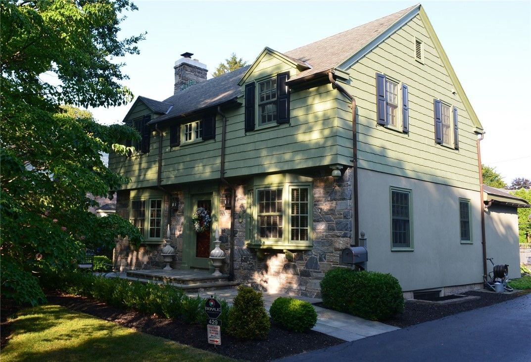 Exterior, Facade, Queen Anne Victorian