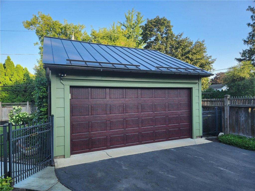 Detached Garage, Exterior